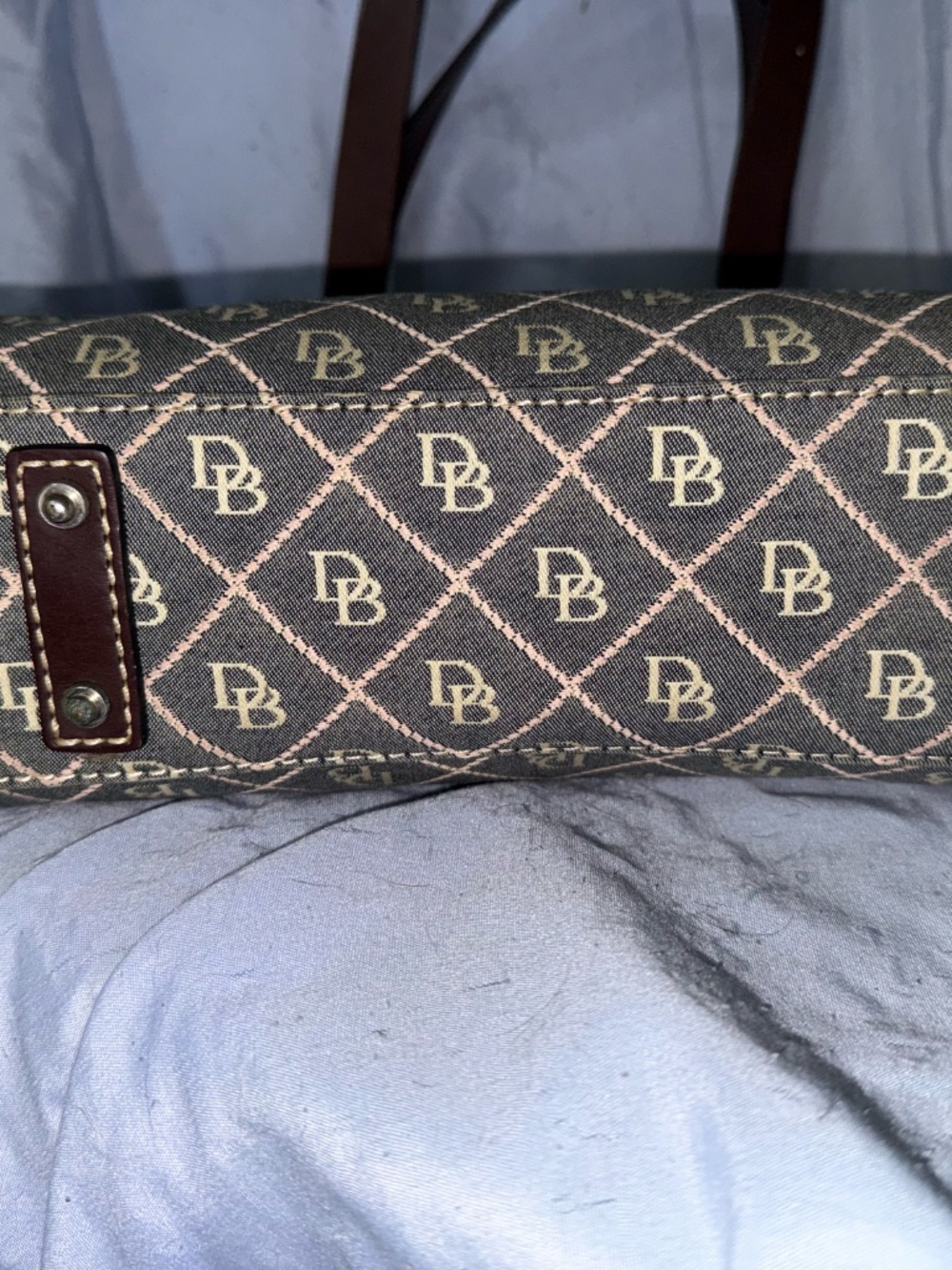 Dooney & Bourke Signature Bag with matching coin purse - Picture 6 of 8